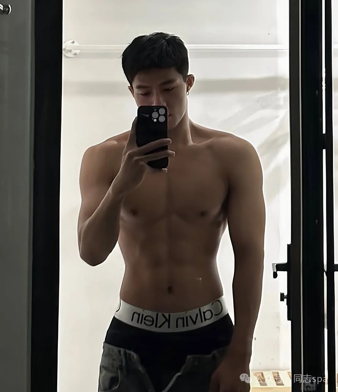 187cm 寸头大鼻子体育生酒店自拍