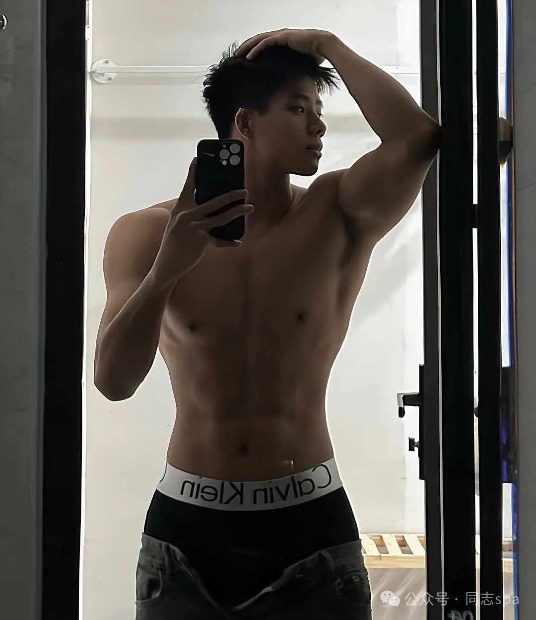 187cm 寸头大鼻子体育生酒店自拍