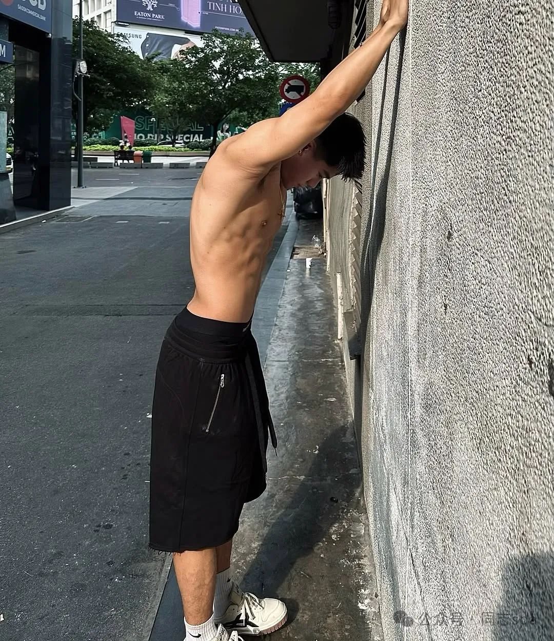 187cm 寸头大鼻子体育生酒店自拍