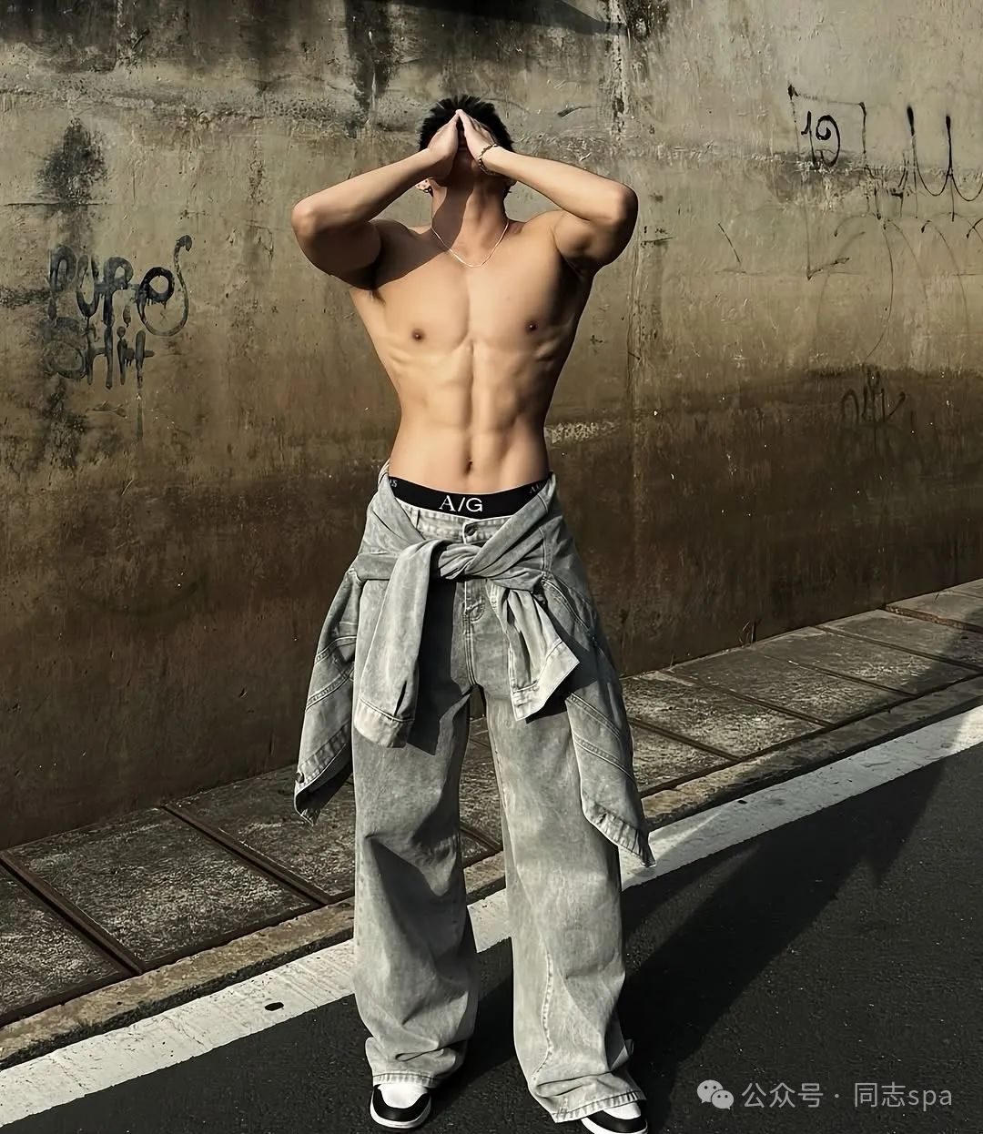 187cm 寸头大鼻子体育生酒店自拍