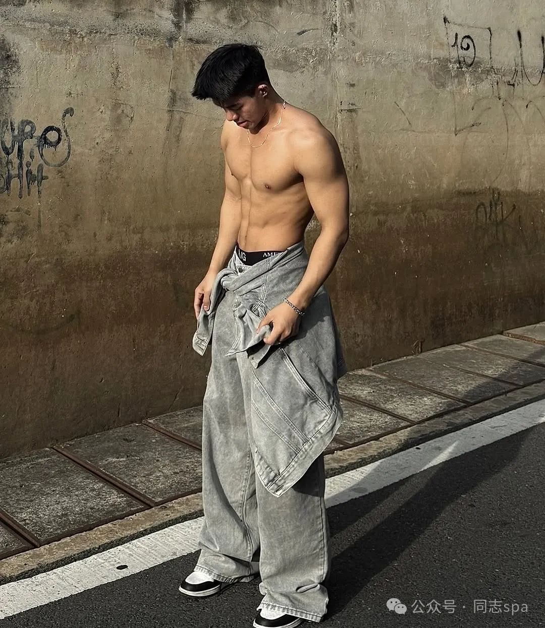 187cm 寸头大鼻子体育生酒店自拍