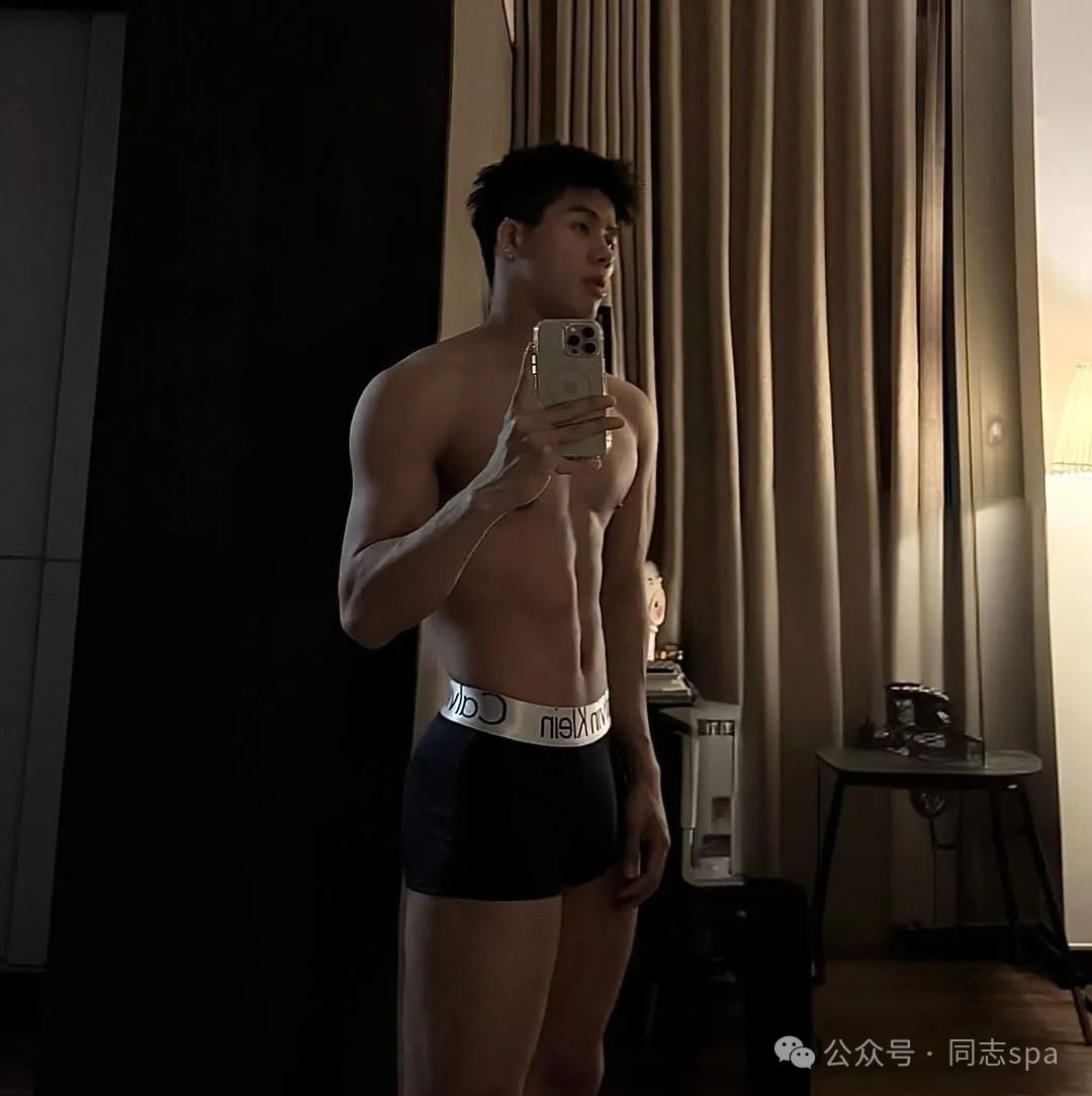 187cm 寸头大鼻子体育生酒店自拍