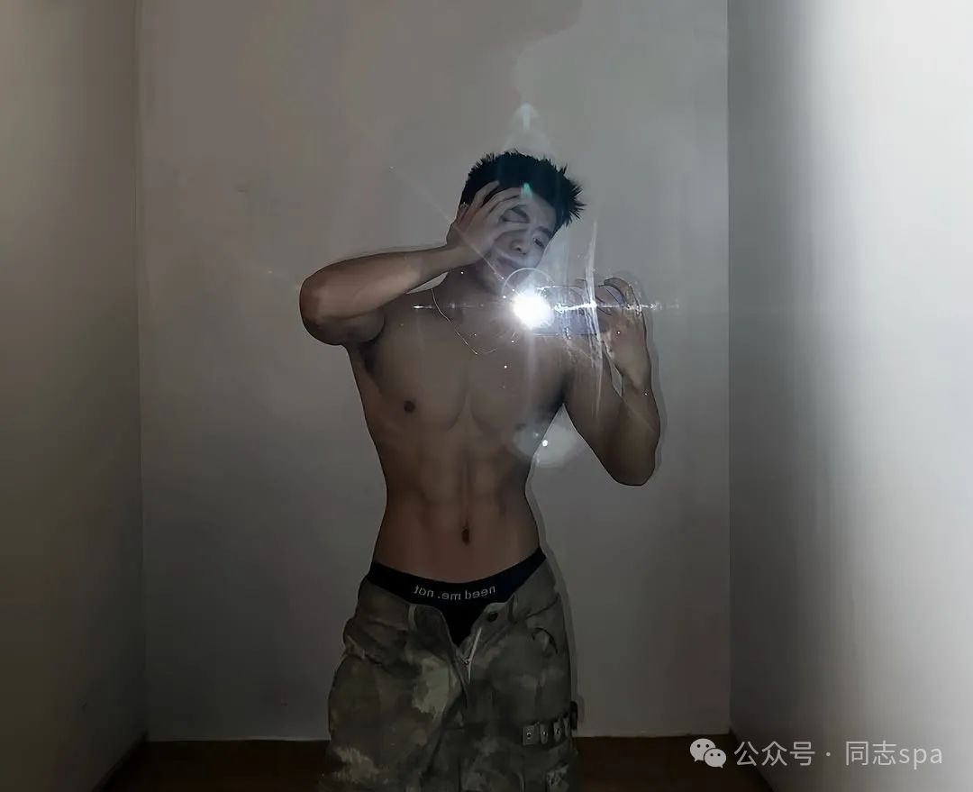 187cm 寸头大鼻子体育生酒店自拍