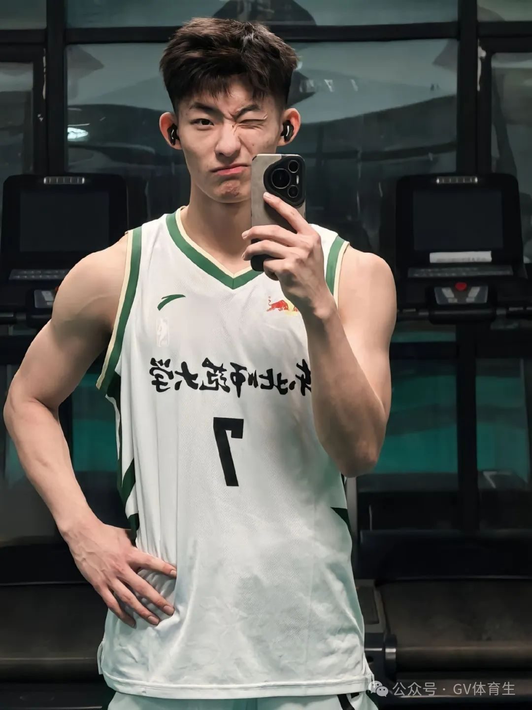 182cm 篮球体育生被男记者采访过程！