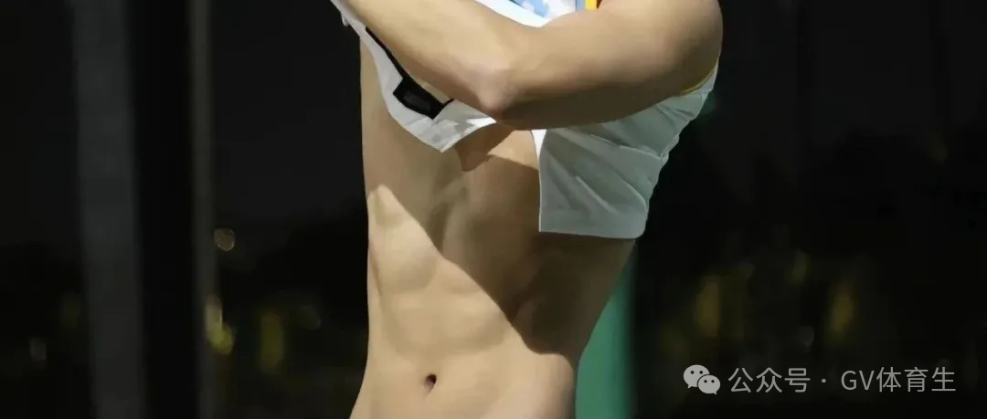 182cm 篮球体育生被男记者采访过程！