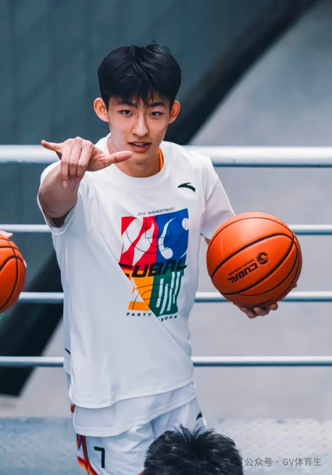 182cm 篮球体育生被男记者采访过程！