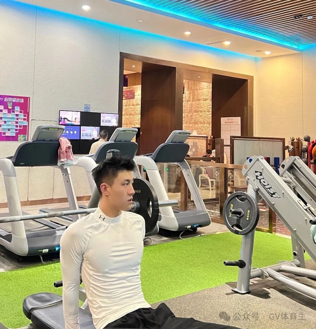宝藏 GV 体育生，182cm 大长腿男孩