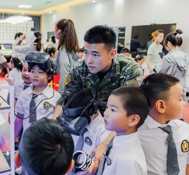 教官太帅了！健硕和魅力并存