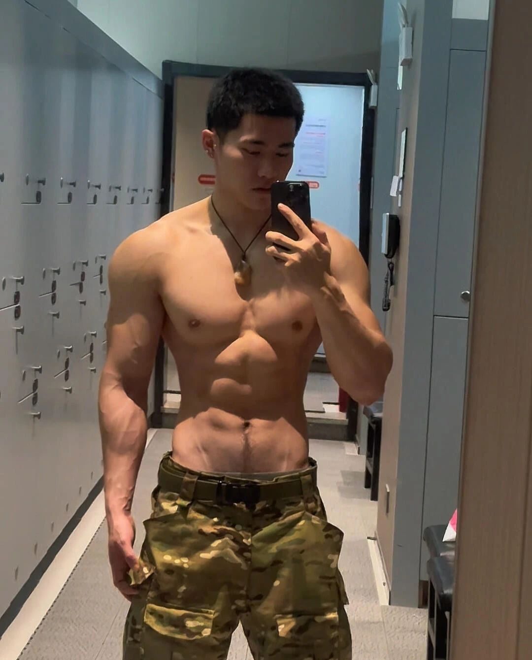 183cm 浙江黑皮健身网红，长腰腹肌帅爆了