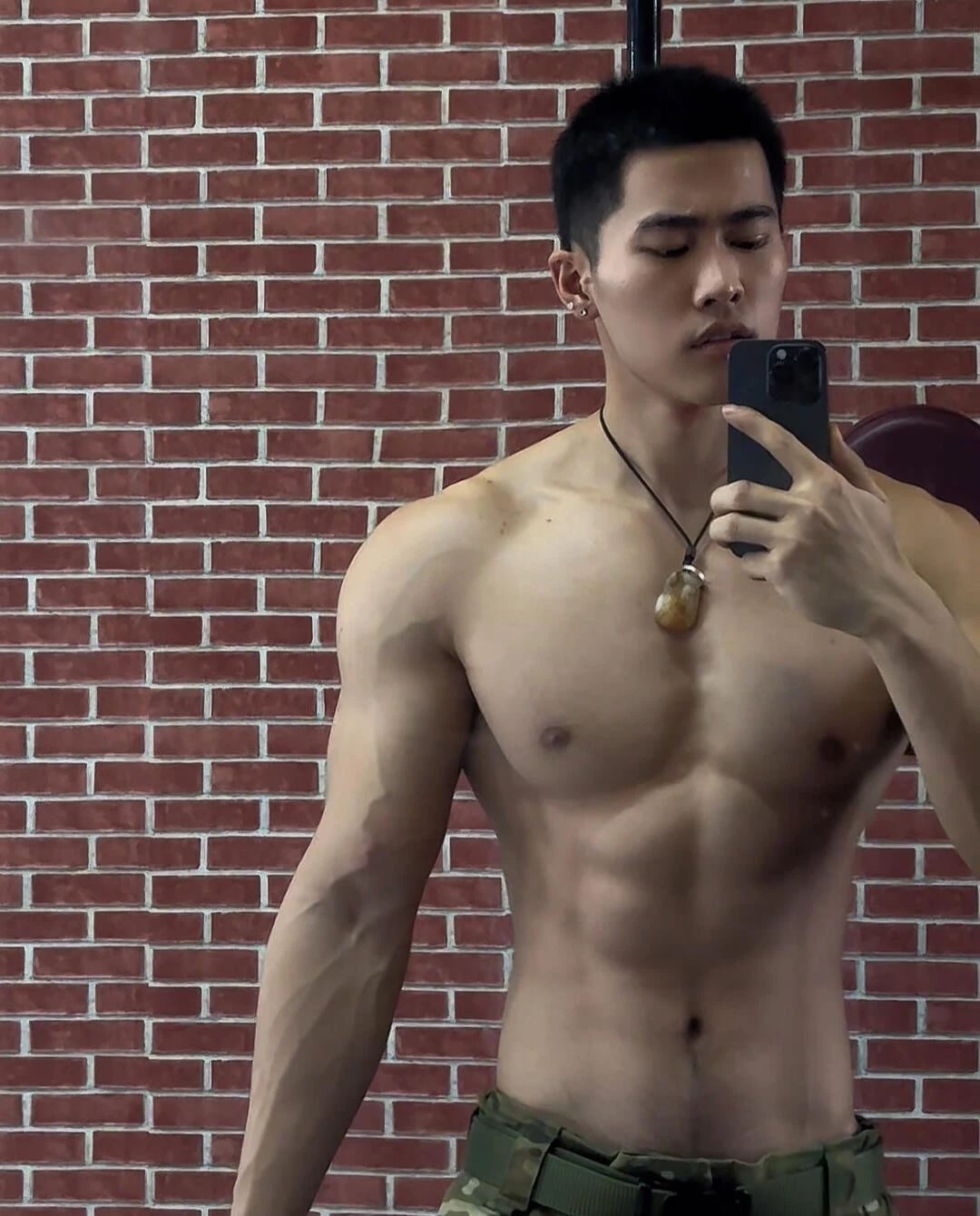 183cm 浙江黑皮健身网红，长腰腹肌帅爆了