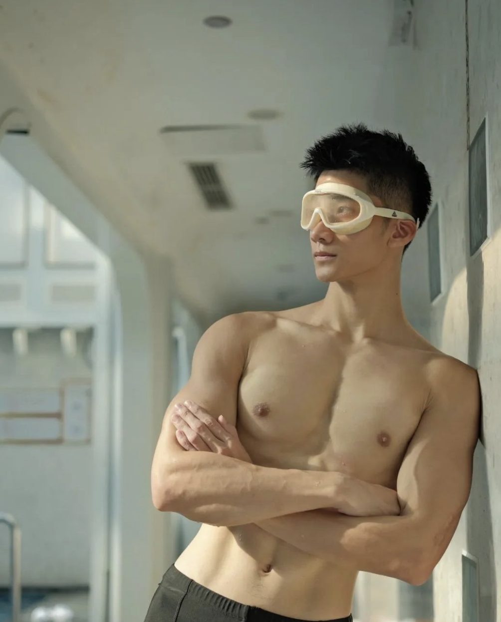 185CM 薄肌游泳湿透的运动男青筋爆棚，嘎嘎粗壮!