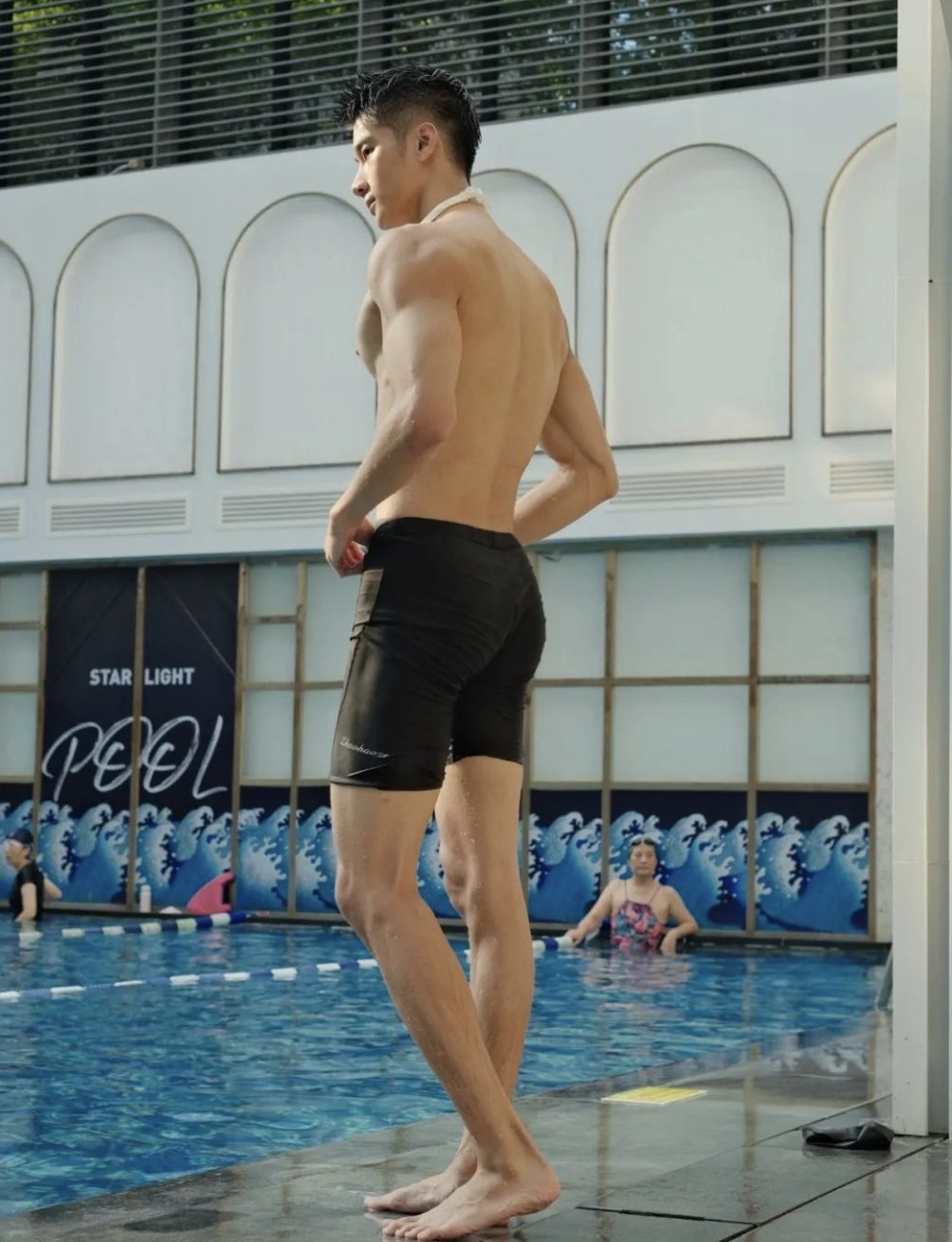 185CM 薄肌游泳湿透的运动男青筋爆棚，嘎嘎粗壮!