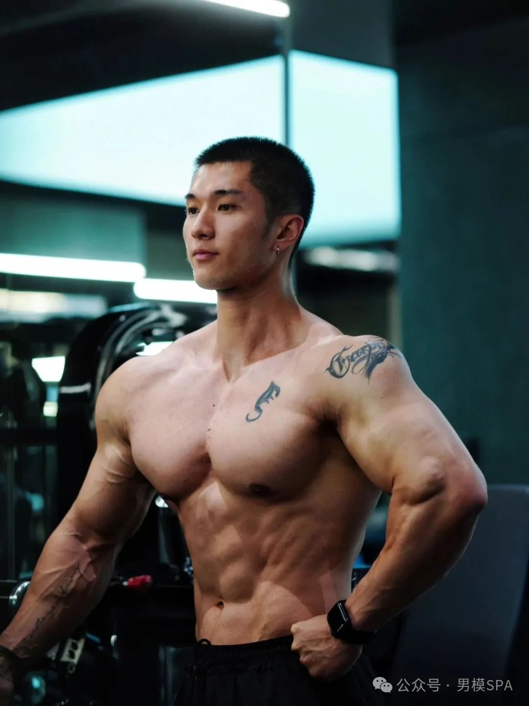 广州 24 寸头黑皮肌肉男模
