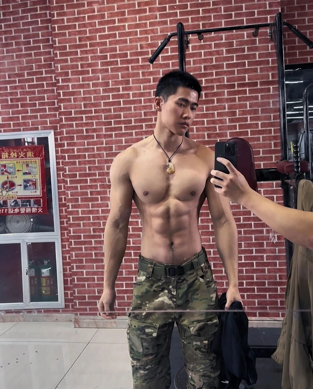 183cm 浙江黑皮健身网红，长腰腹肌帅爆了