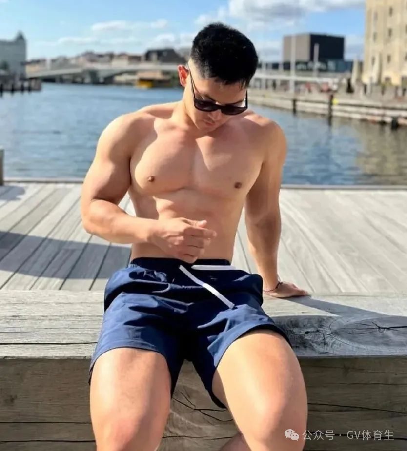 GV 男神包晗 Eric，30+ 的他现在怎么样了？