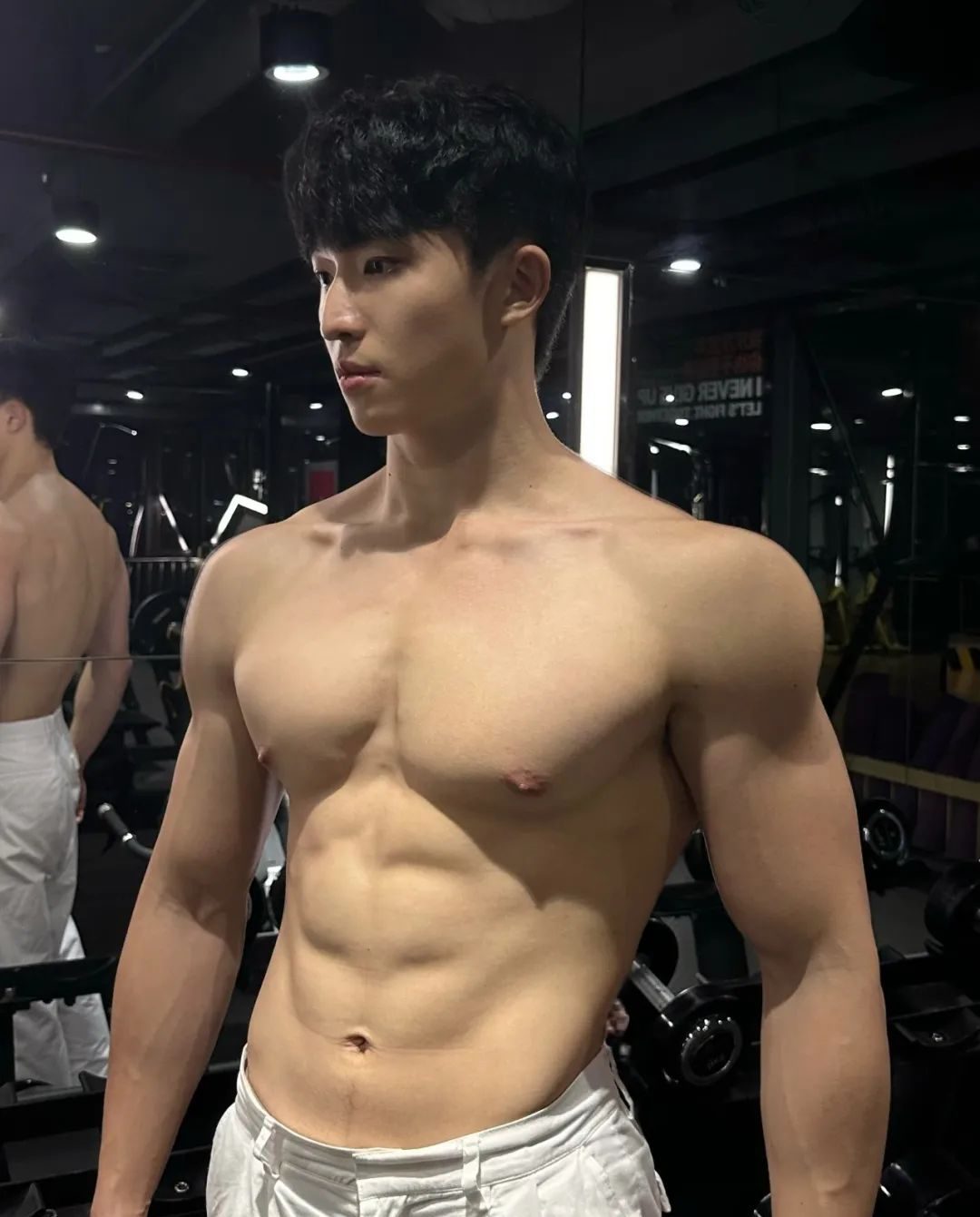 185cm 大四体育生肌肉男友兼职男模