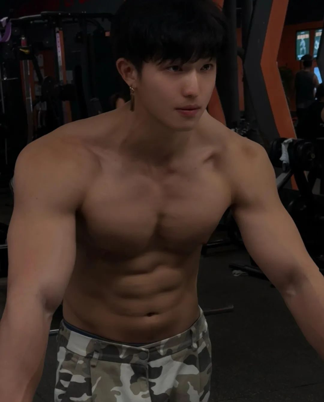 185cm 大四体育生肌肉男友兼职男模