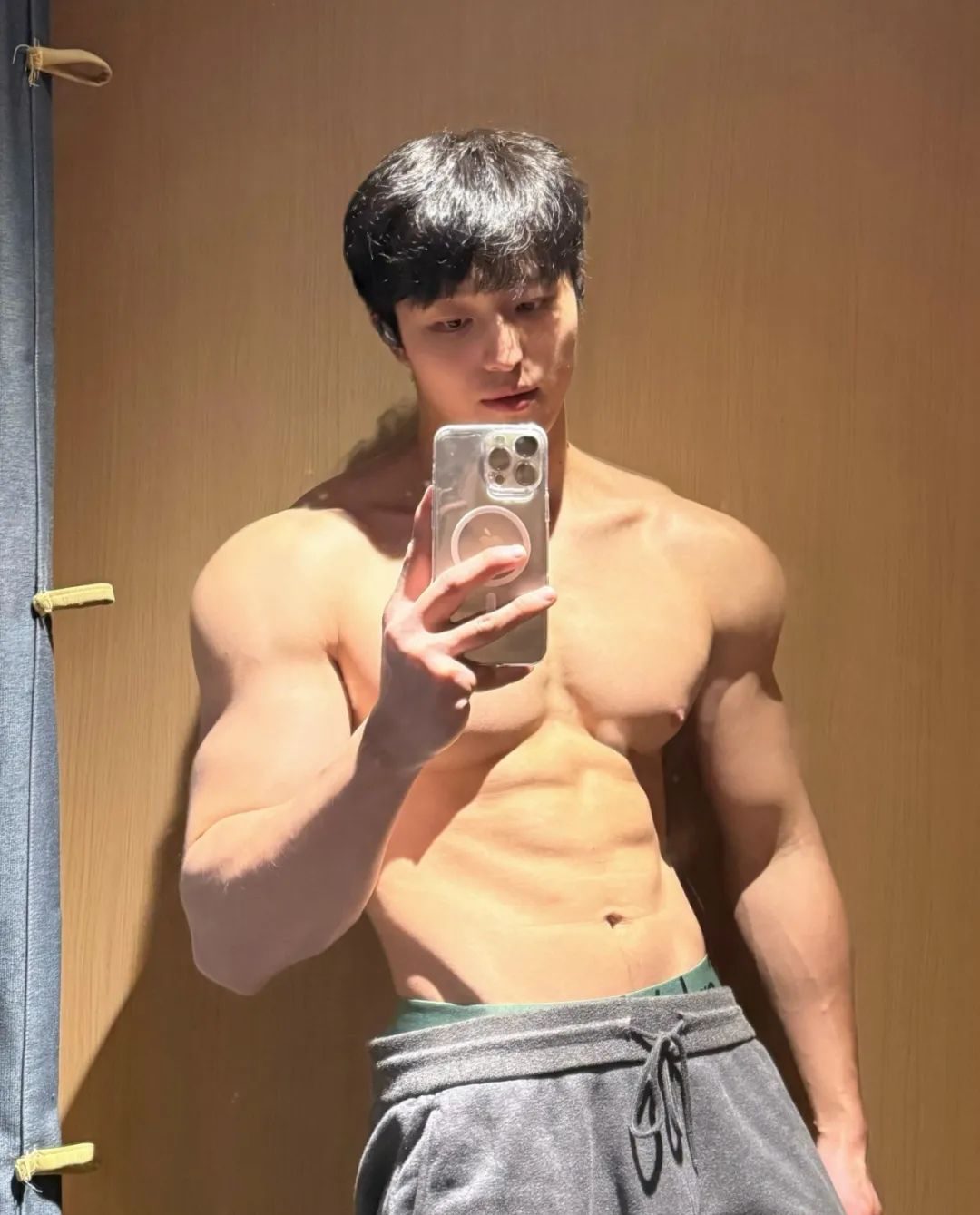185cm 大四体育生肌肉男友兼职男模