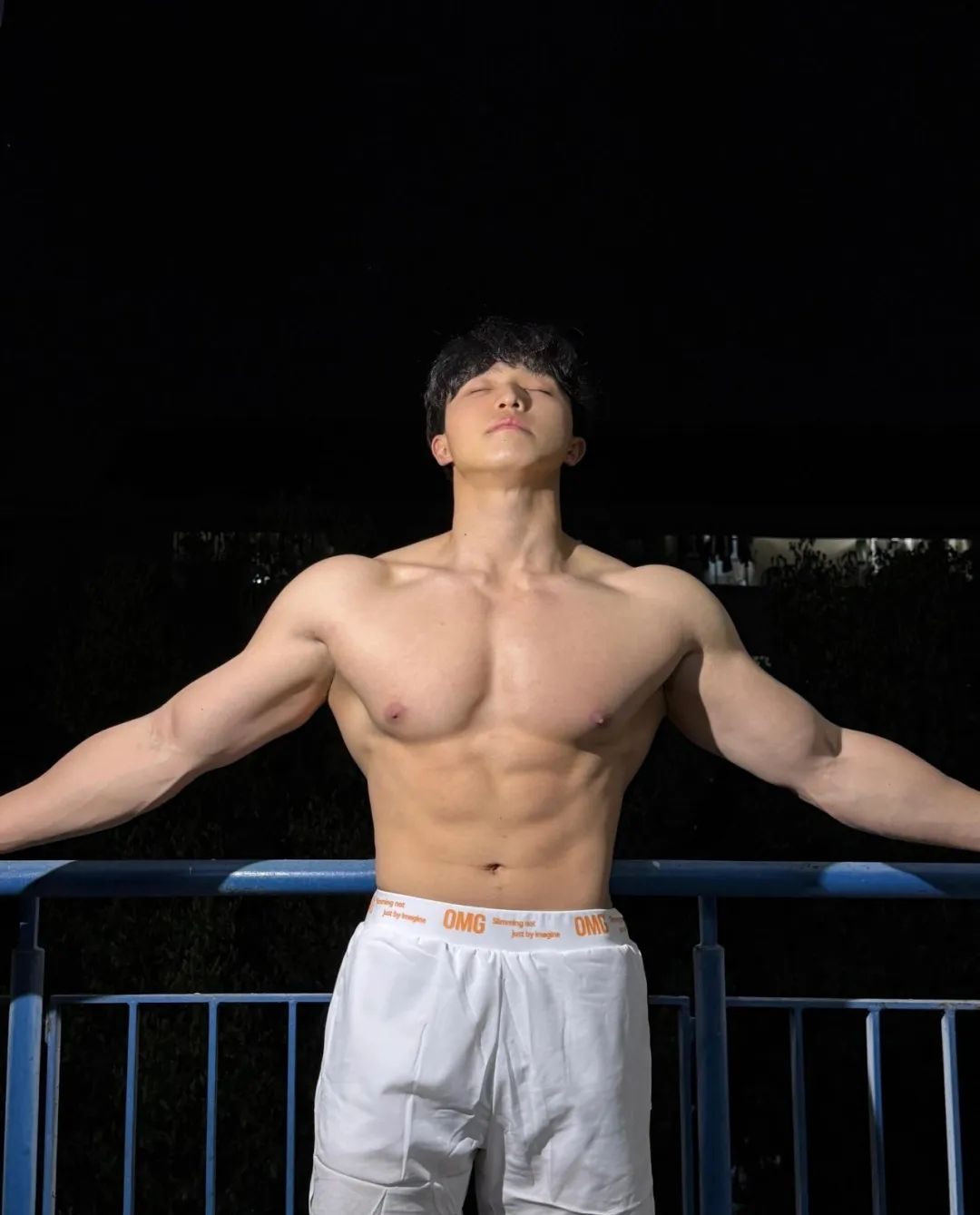185cm 大四体育生肌肉男友兼职男模