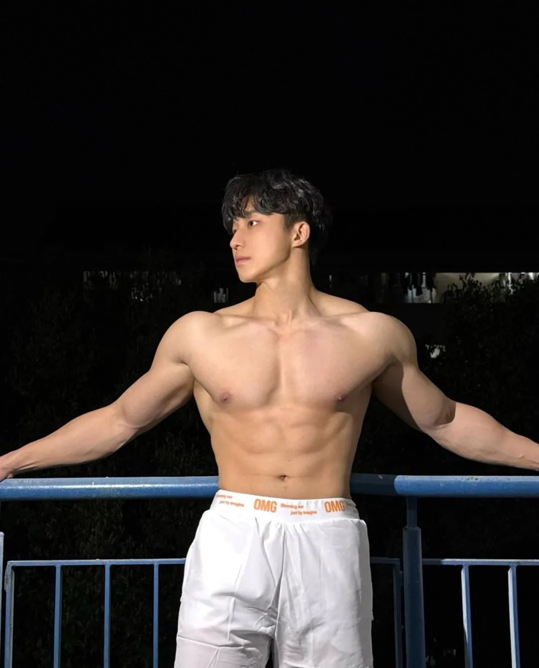 185cm 大四体育生肌肉男友兼职男模