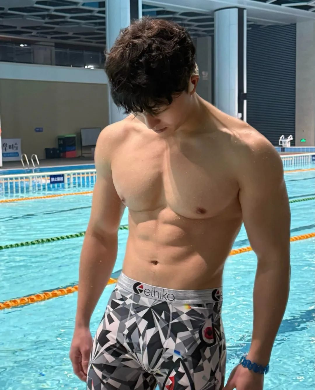 185cm 大四体育生肌肉男友兼职男模