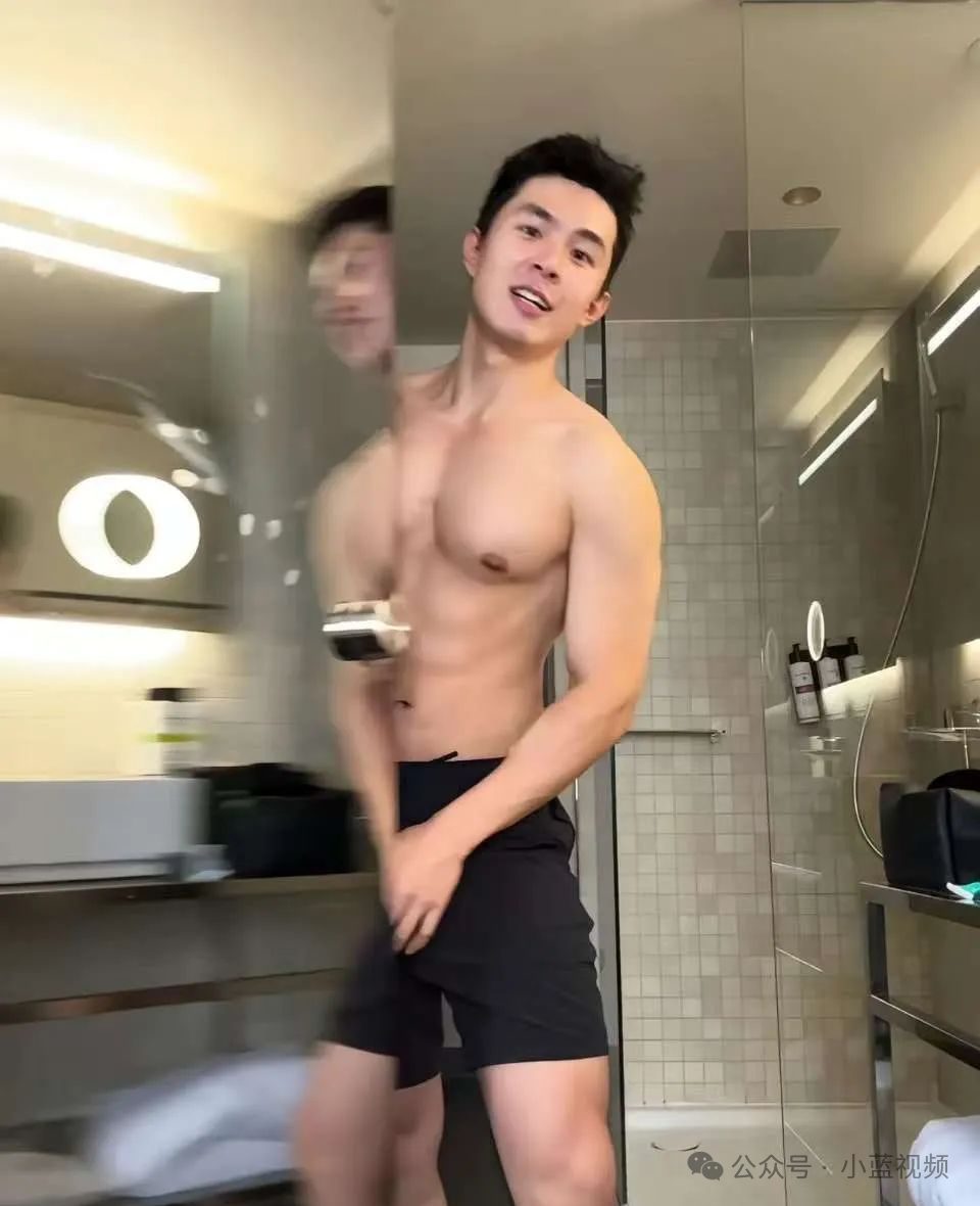 正式封妃：和苹果 CEO 库克合影的网红博主火了！
