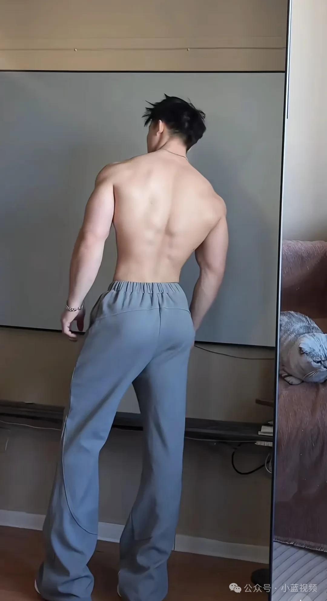 钢铁直男野兽般开门肌肉帅男人！