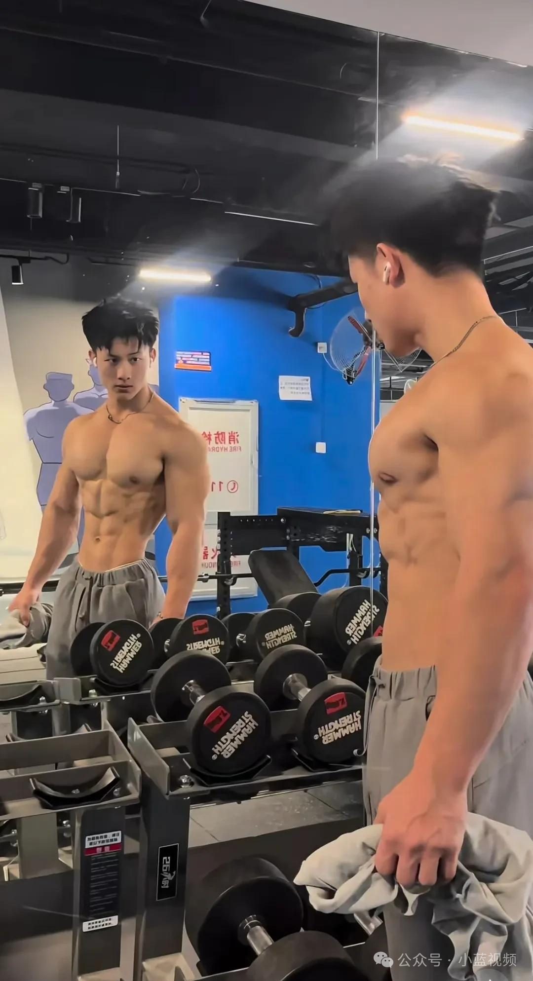 钢铁直男野兽般开门肌肉帅男人！