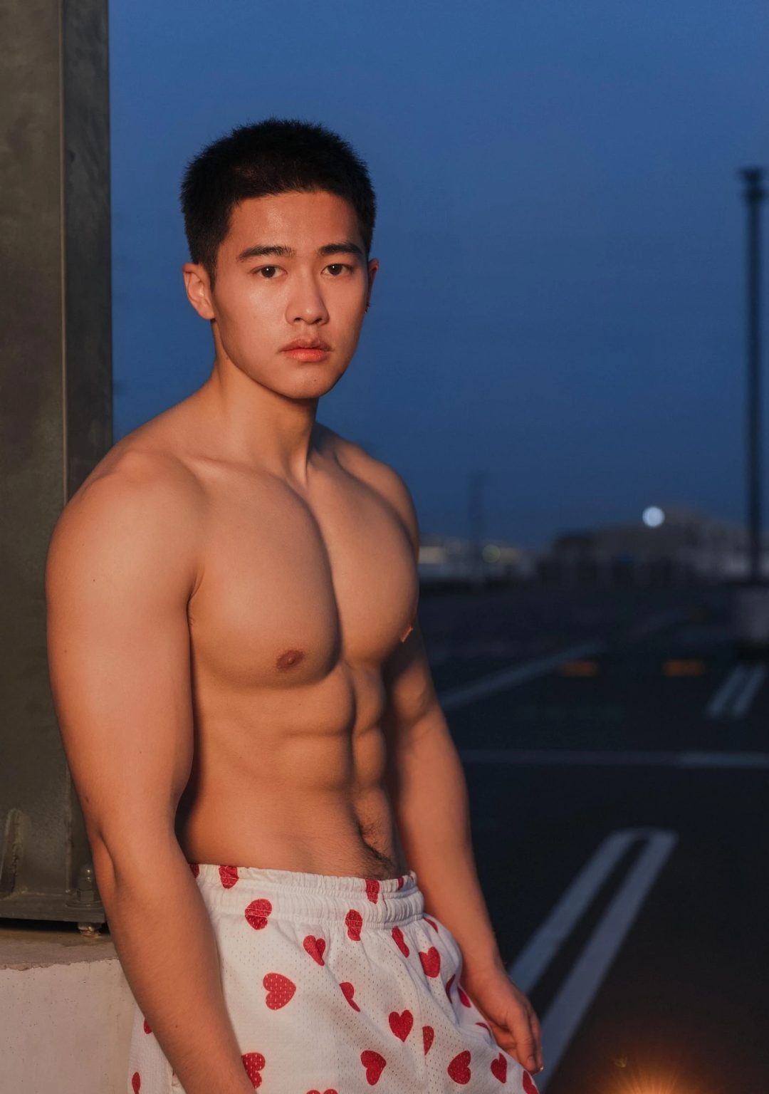 183cm 浙江黑皮健身网红，长腰腹肌帅爆了
