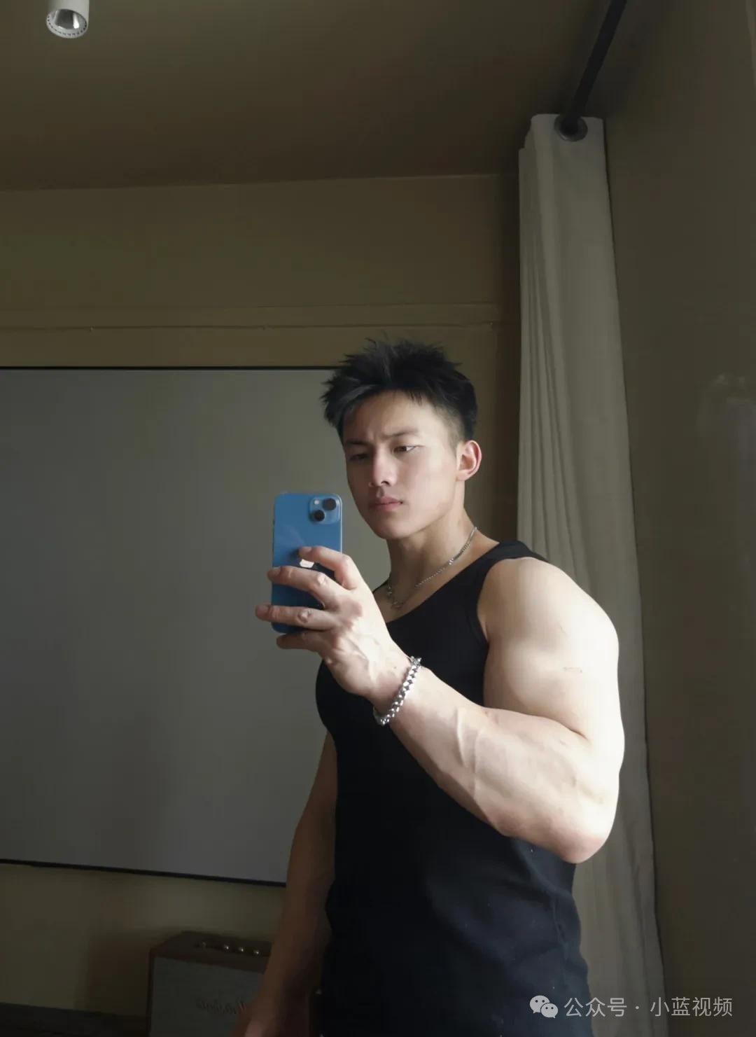 钢铁直男野兽般开门肌肉帅男人！