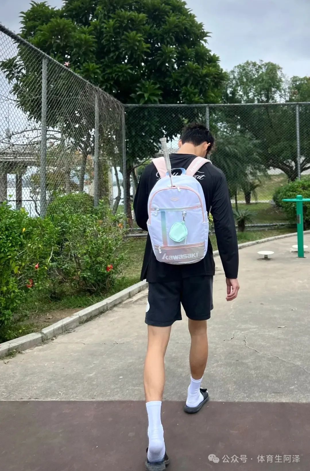 185 篮球体育生因“太开放”爆火校园，学弟：学长就应该坦诚相待，好喜欢......