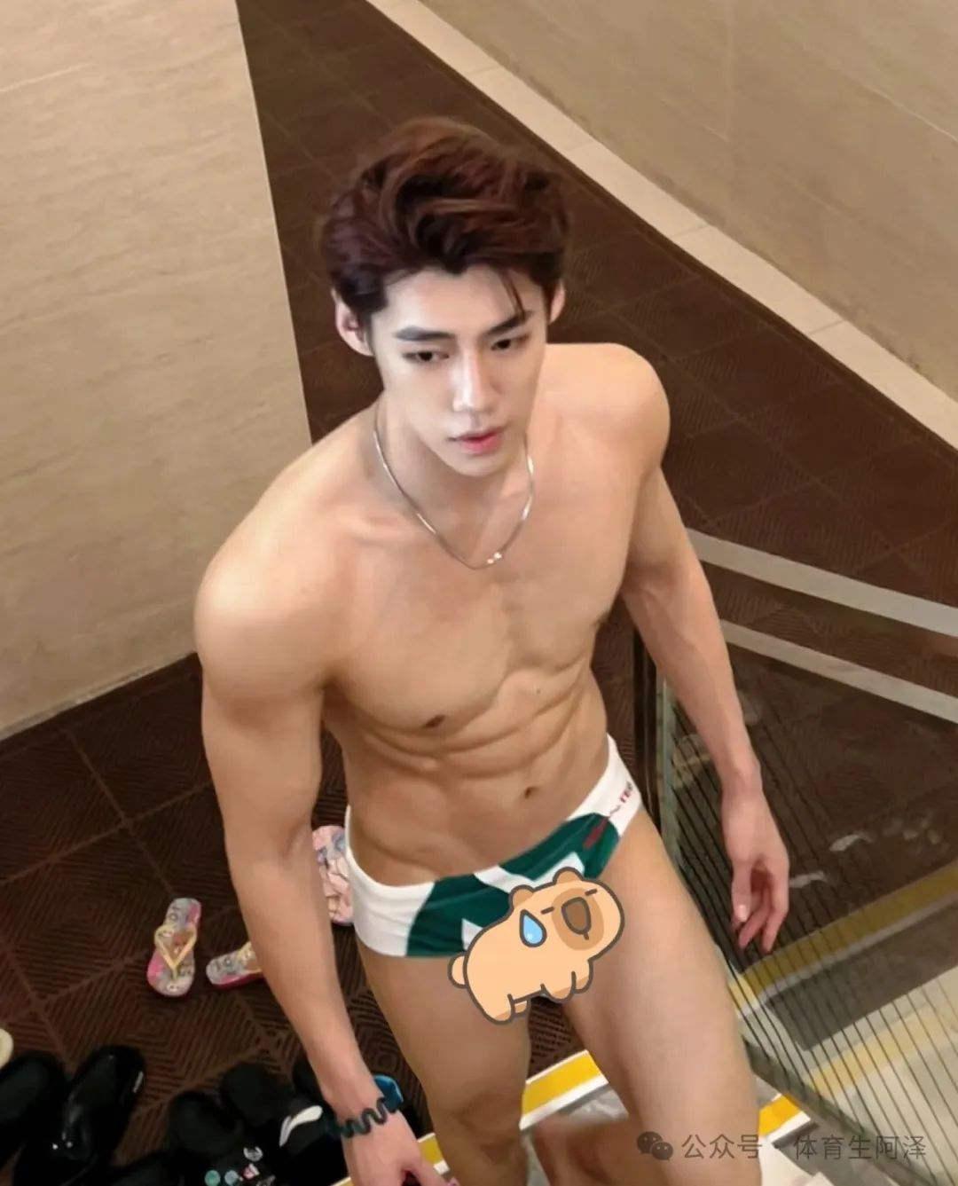 排球圈新晋 Top 体育生，白袜长腿太诱惑。网友辣评：球粉吃太好了......