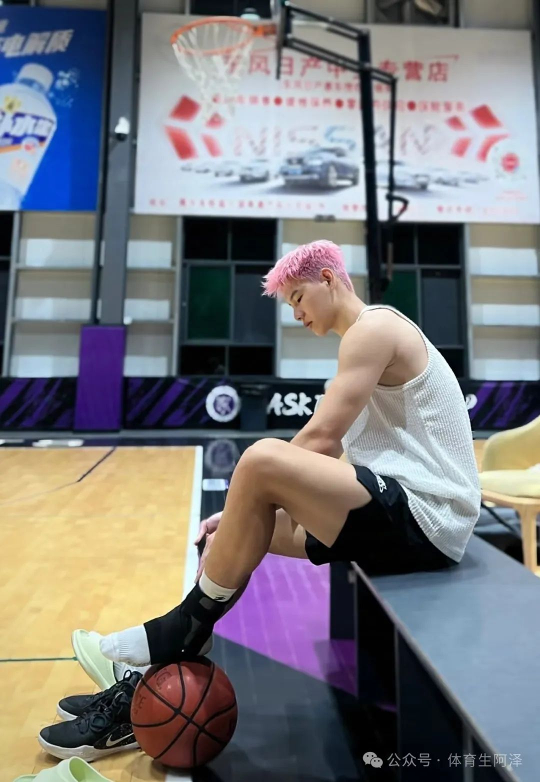 185 篮球体育生因“太开放”爆火校园,学弟:学长就应该坦诚相待,好喜欢...... 185 篮球体育生因“太开放”爆火校园,学弟:学长就应该坦诚相待,好喜欢......