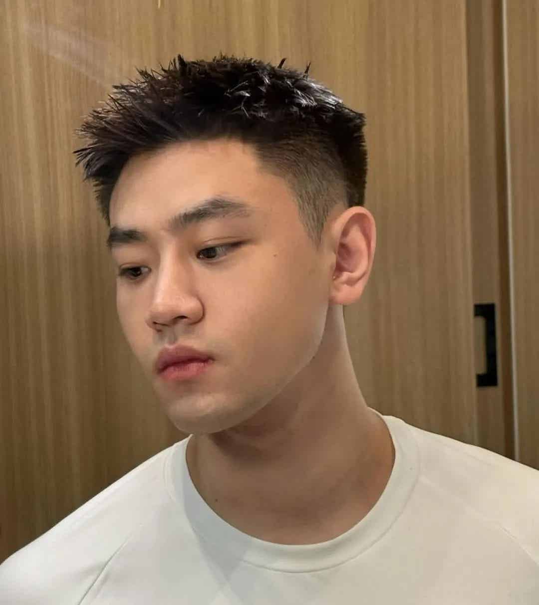 “两边铲光，中间留长”，男生剪这3款发型清爽帅气，提升颜值！-潮男潮北