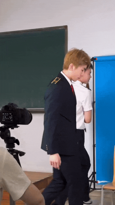 民航大学体育生直播间撩粉！网友看过腹肌以后直呼：我要刷火箭……