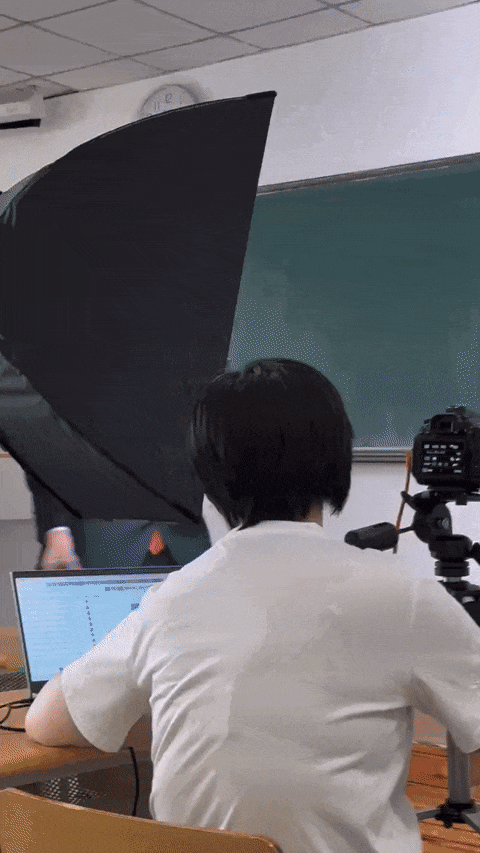 民航大学体育生直播间撩粉！网友看过腹肌以后直呼：我要刷火箭……