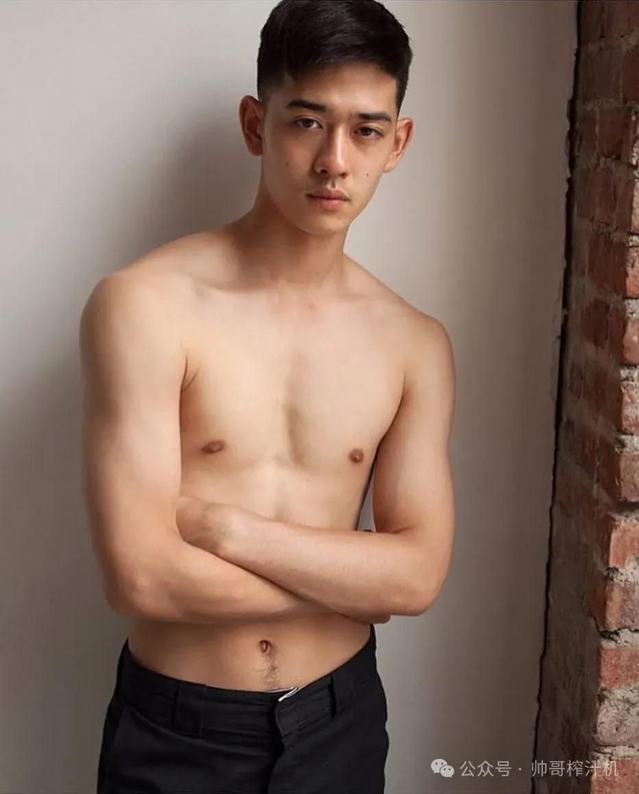 CK 新男模浅野启介重出江湖 gay 圈爱疯了！