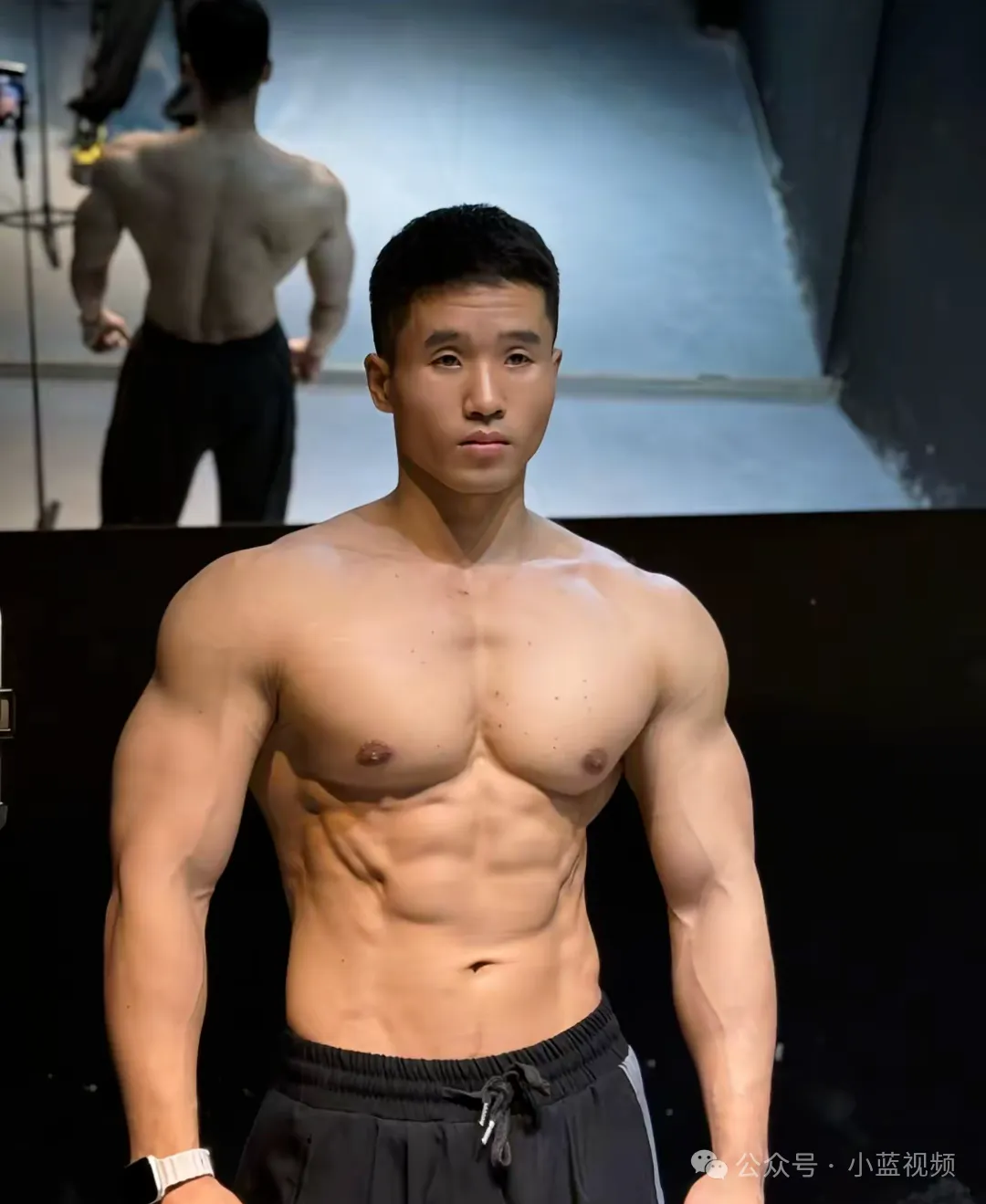 土帅土帅的健身教练直男，爆青筋肉了！