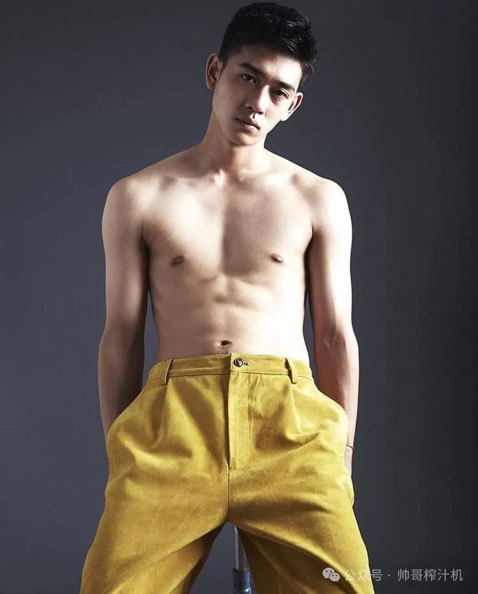 CK 新男模浅野启介重出江湖 gay 圈爱疯了！