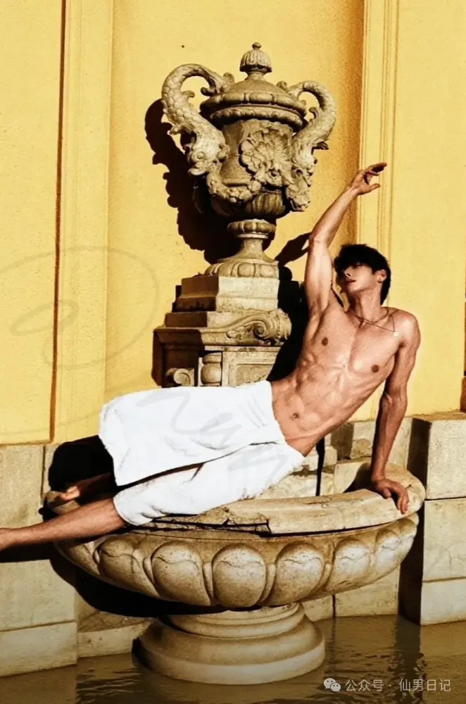 00 后帅哥靠腹肌疯狂斩男……