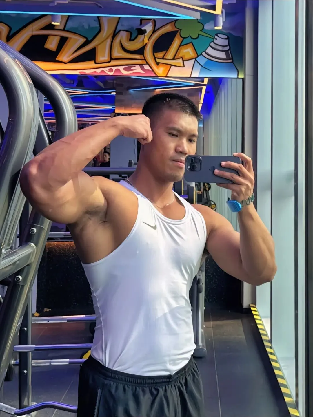 推特上百万粉丝网 H 小狼,黑皮腹肌去头可食! 推特上百万粉丝网 H 小狼,黑皮腹肌去头可食!