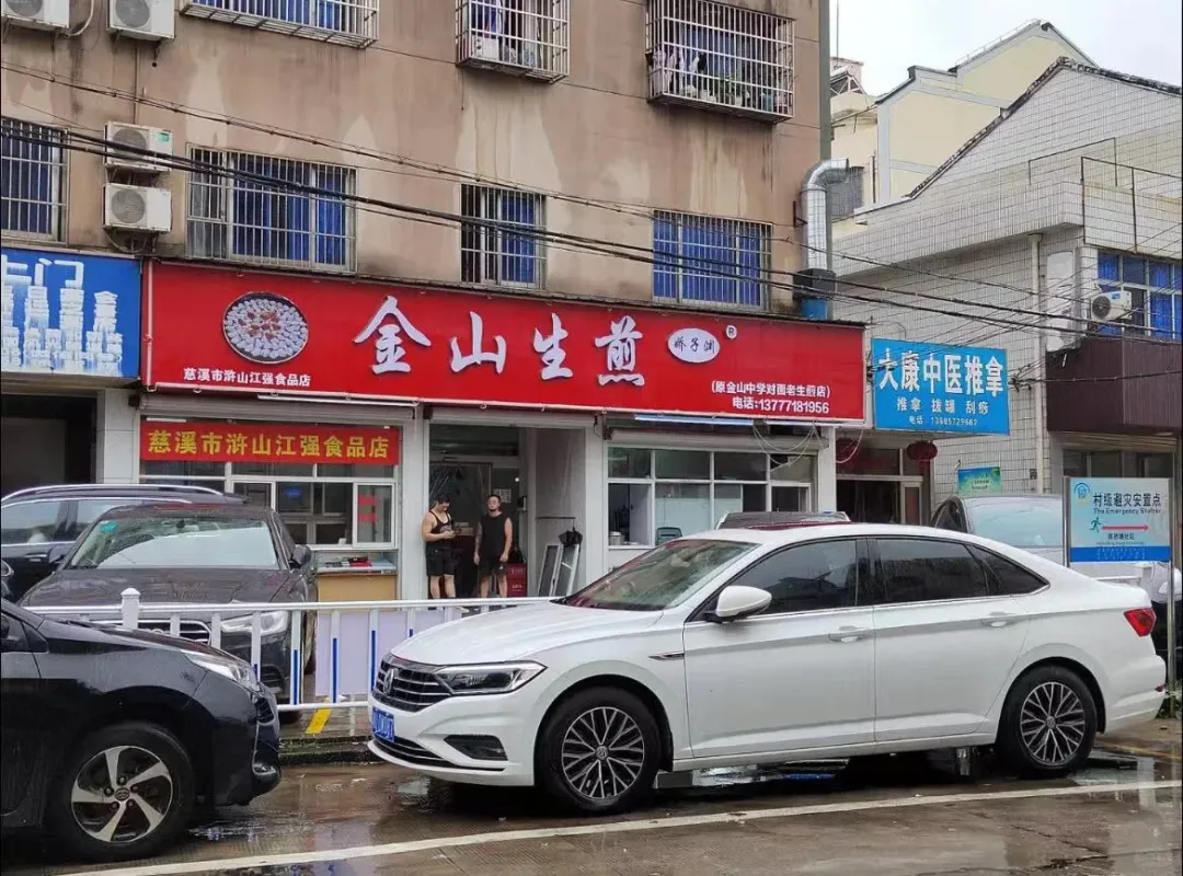 宁波生煎西施失业！肌肉老板凭胸肌杀疯全网，女顾客边吃边擦口水！