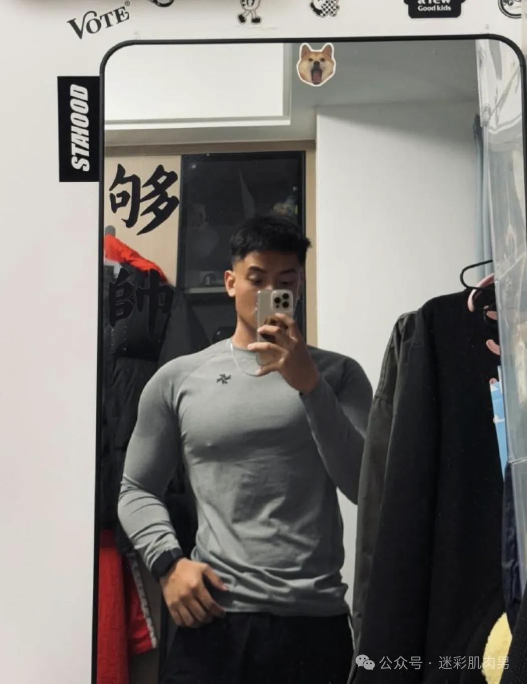 23 岁一级游泳运动员自拍真好看！黝黑长腿腿穿太短 ​​​！