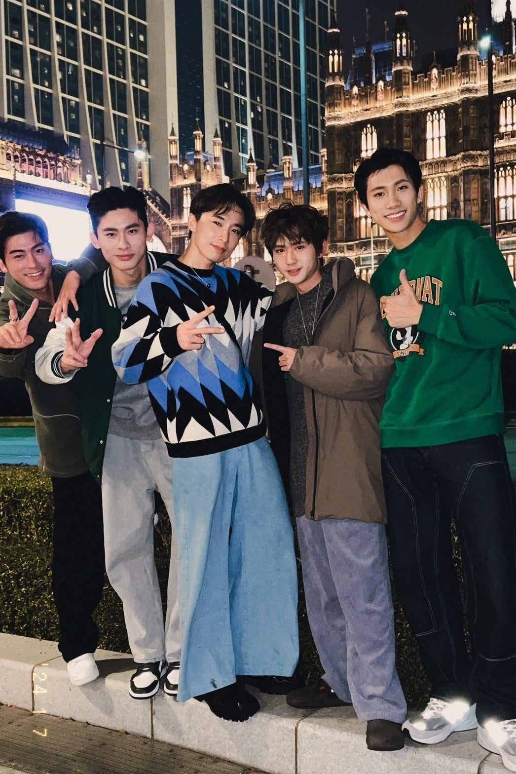 湾湾男演员穿上CK：好身材一览无余，身高属实让人没想到！-潮男潮北