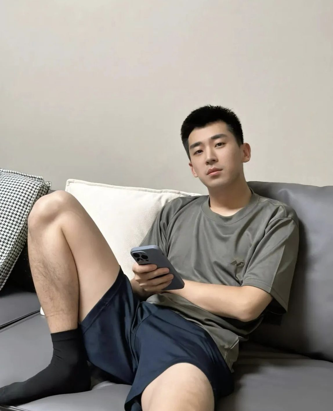 183CM 野生小哥长得好帅哦，长腿岔太开真好看！