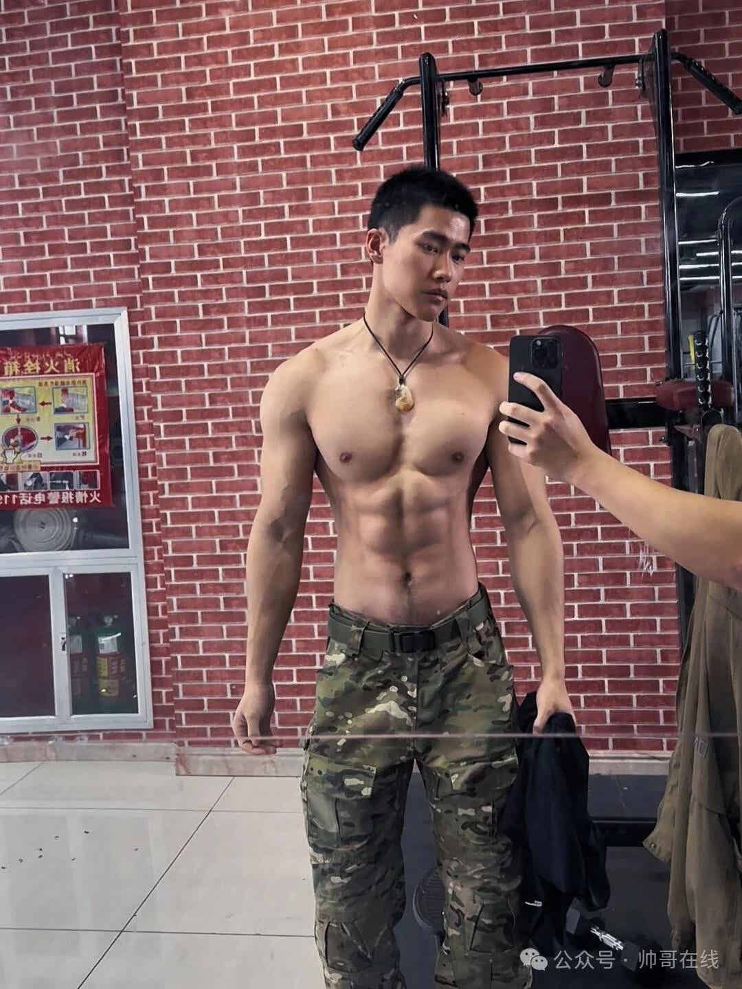 长腰腹肌的张力，比黑皮体育生更直接！