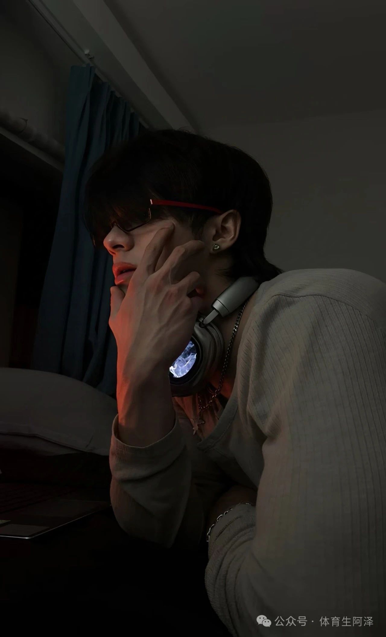 黑皮体育生男模互攻，双 1 情侣是种什么体验.....
