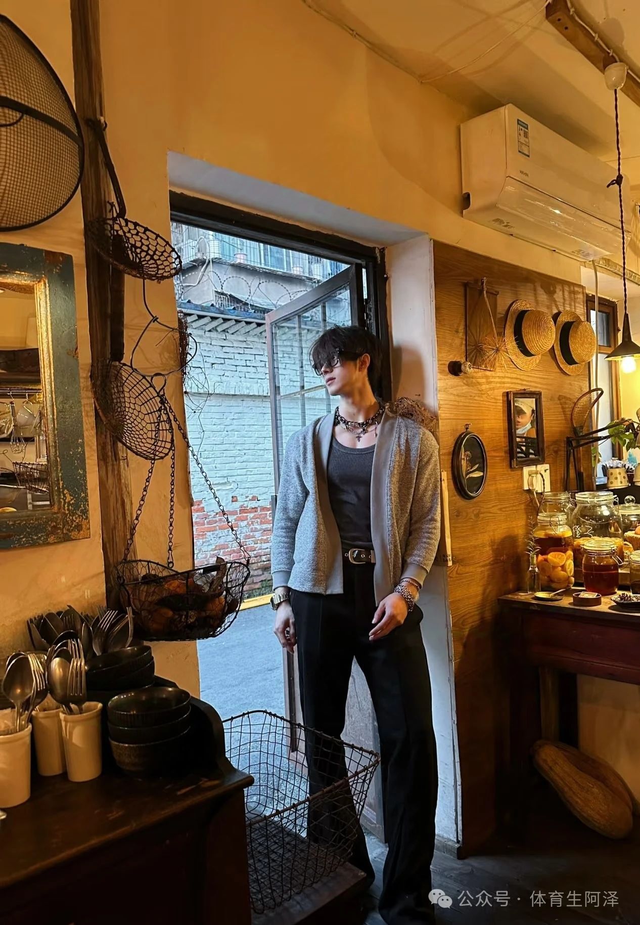 黑皮体育生男模互攻，双 1 情侣是种什么体验.....