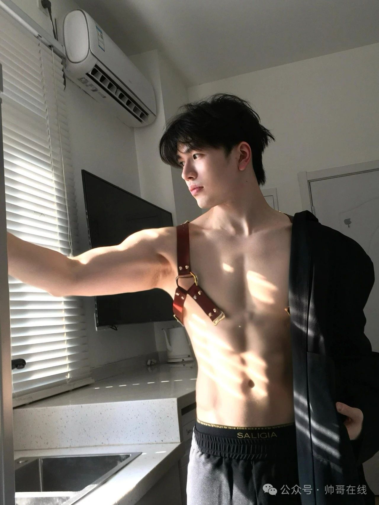 04 年薄肌男大帅哥，干净男朋友太可了！