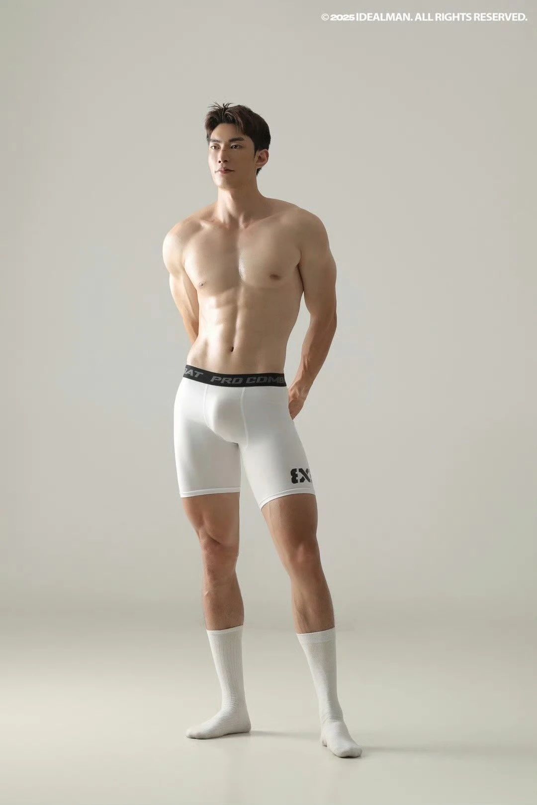被摄影师钟木東青睐的这位肌肉男到底是谁呀？